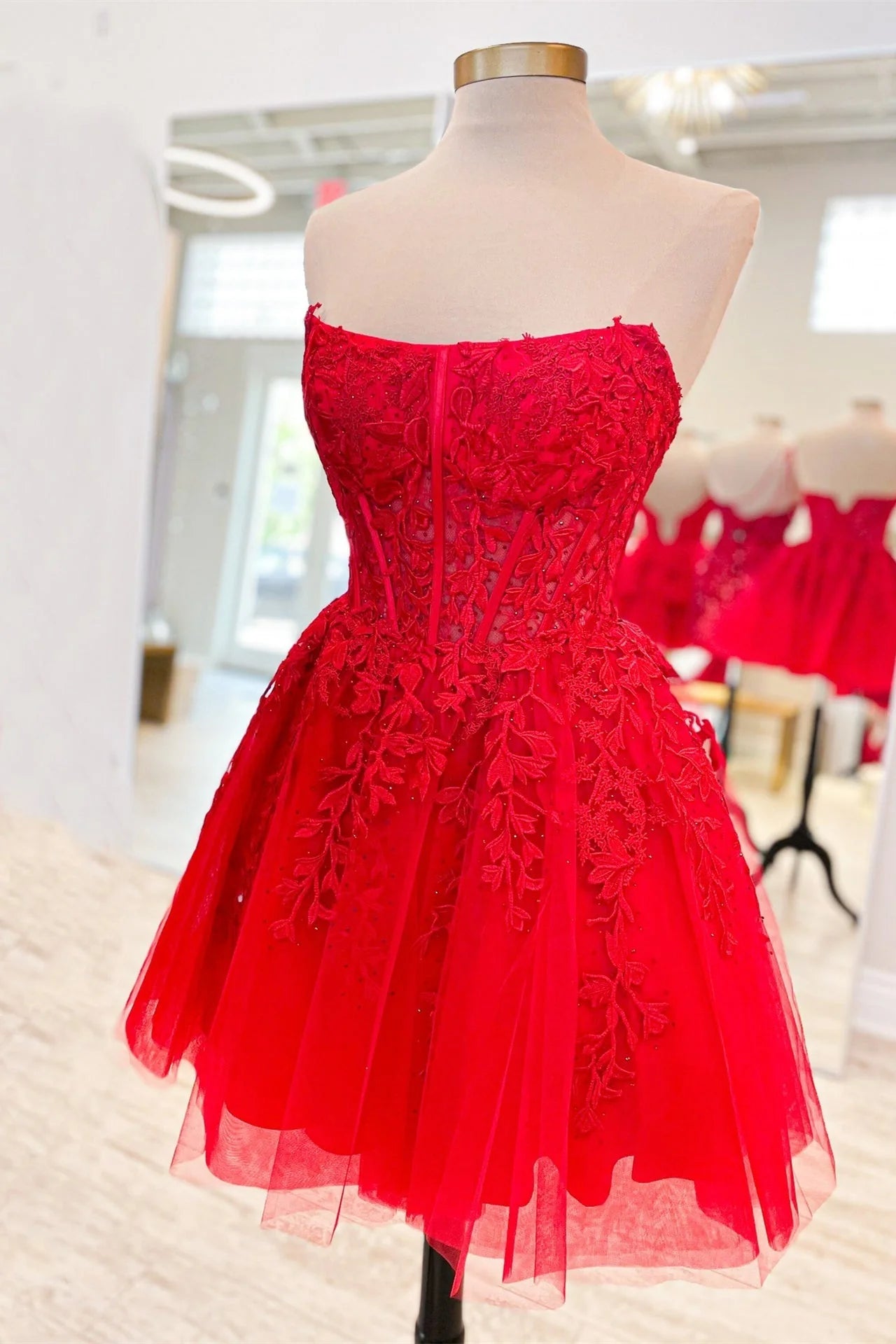 Strapless Lilac Lace Appliques Short Homecoming Dress